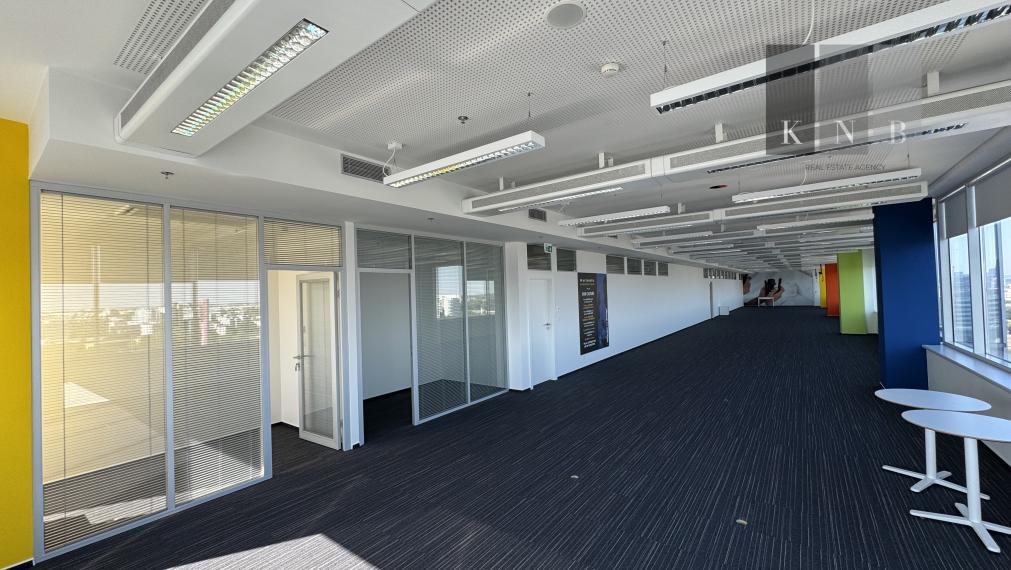 Prenájom samostatného kancelárskeho traktu 750 m² pri jazere Kuchajda v meste Bratislava