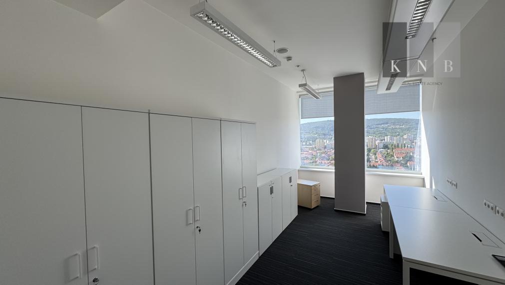Prenájom samostatného kancelárskeho traktu 750 m² pri jazere Kuchajda v meste Bratislava