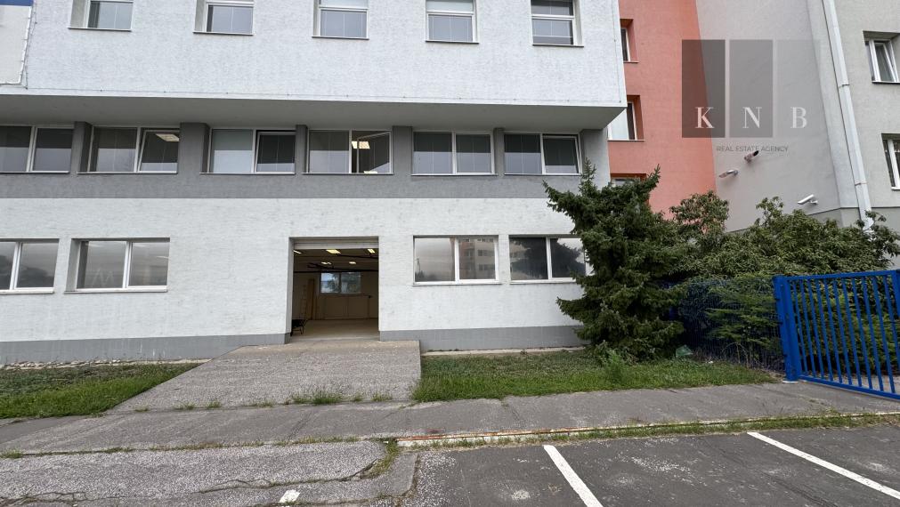 Prenájom výrobno-skladového priestoru 246 m² priamo na Vajnorskej ulici v meste Bratislava