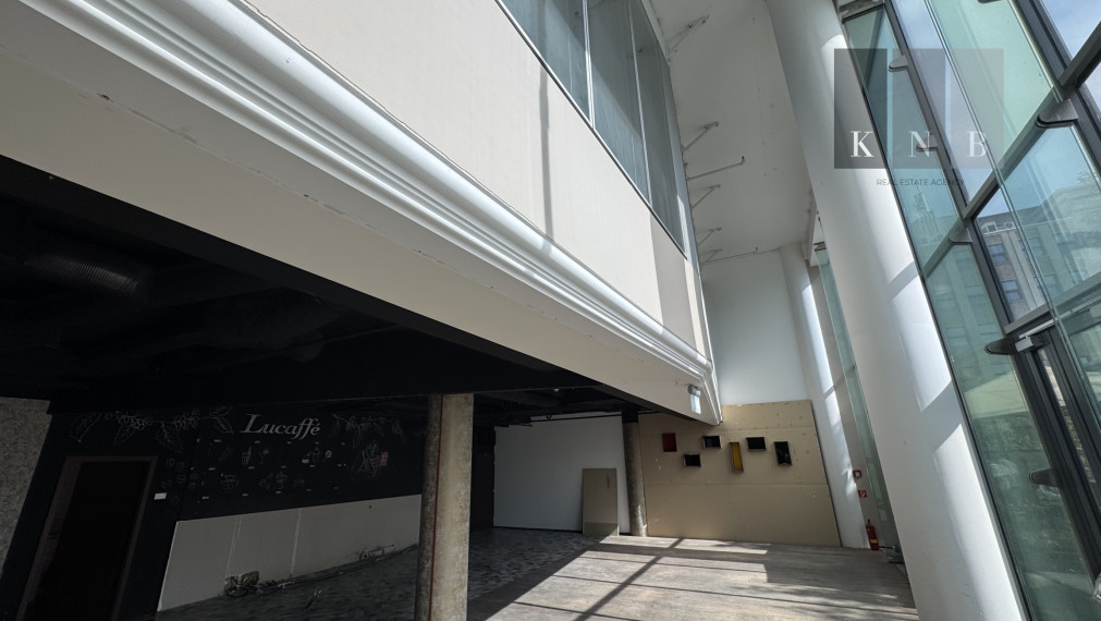 Prenájom prízemného obchodného priestoru 185 m² na prémiovej adrese v meste Bratislava