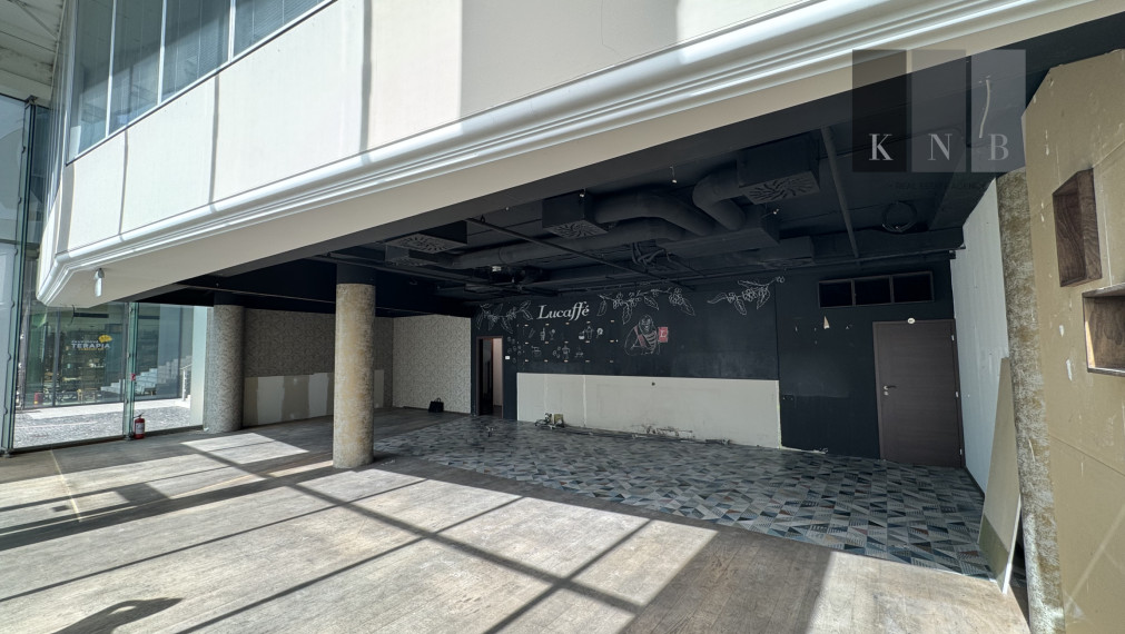 Prenájom prízemného obchodného priestoru 185 m² na prémiovej adrese v meste Bratislava