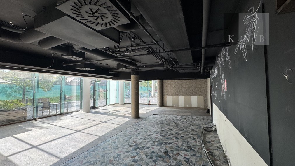 Prenájom prízemného obchodného priestoru 185 m² na prémiovej adrese v meste Bratislava