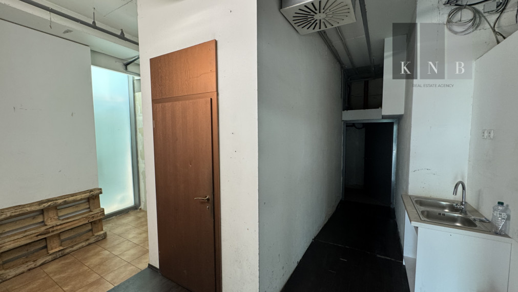 Prenájom prízemného obchodného priestoru 185 m² na prémiovej adrese v meste Bratislava