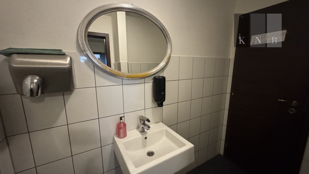 Prenájom prízemného obchodného priestoru 185 m² na prémiovej adrese v meste Bratislava