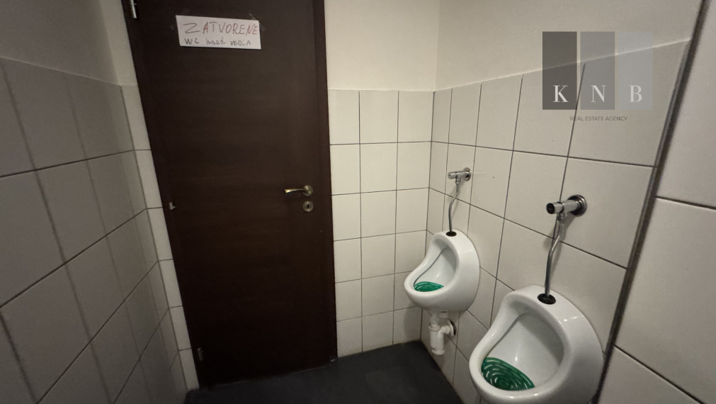 Prenájom prízemného obchodného priestoru 185 m² na prémiovej adrese v meste Bratislava