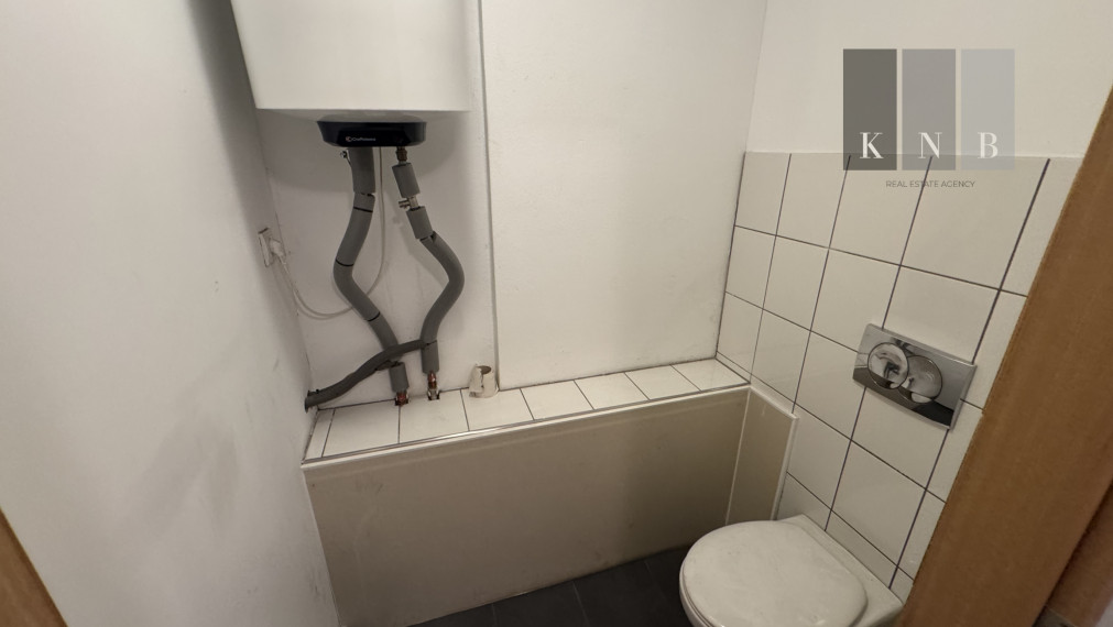 Prenájom prízemného obchodného priestoru 185 m² na prémiovej adrese v meste Bratislava