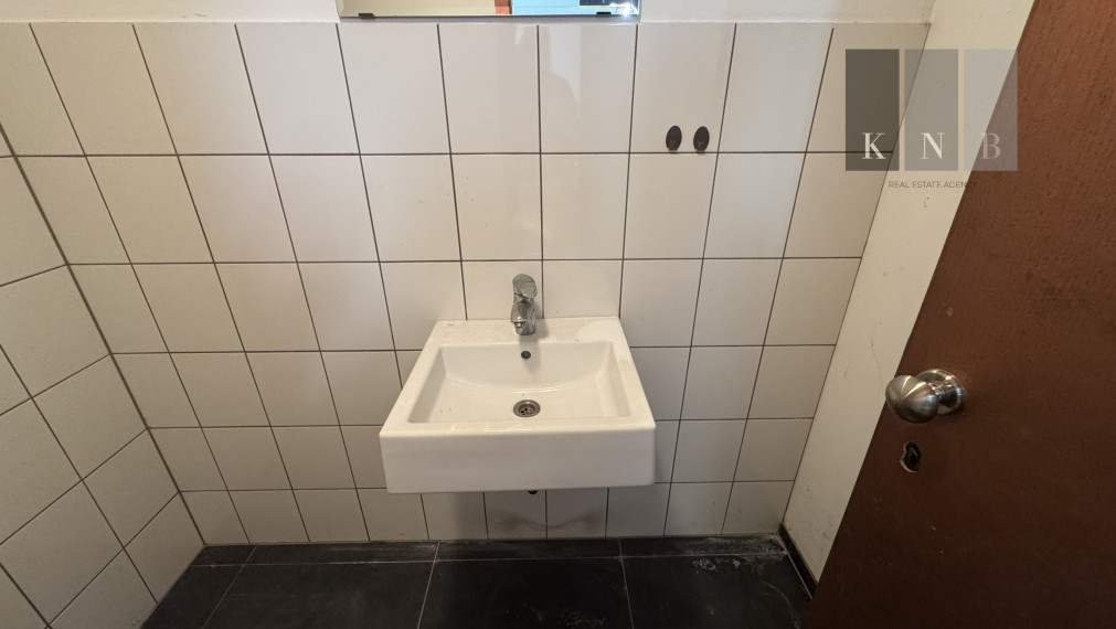 Prenájom prízemného obchodného priestoru 185 m² na prémiovej adrese v meste Bratislava