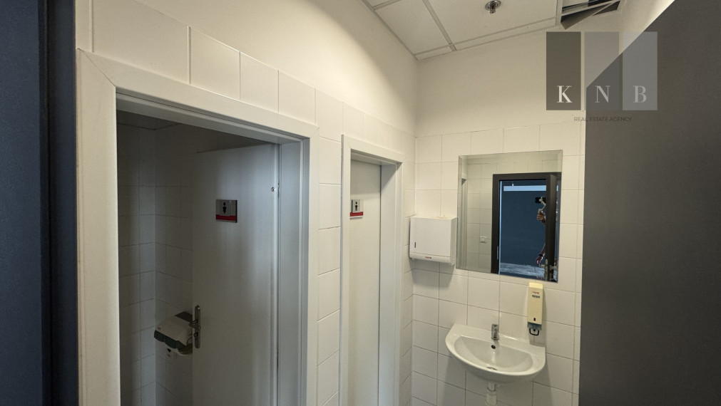 Prenájom rožného prízemného obchodného priestoru 241 m² na prémiovej adrese v meste Bratislava