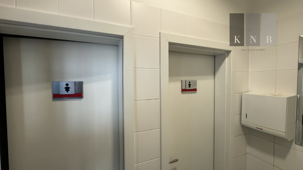 Prenájom rožného prízemného obchodného priestoru 241 m² na prémiovej adrese v meste Bratislava