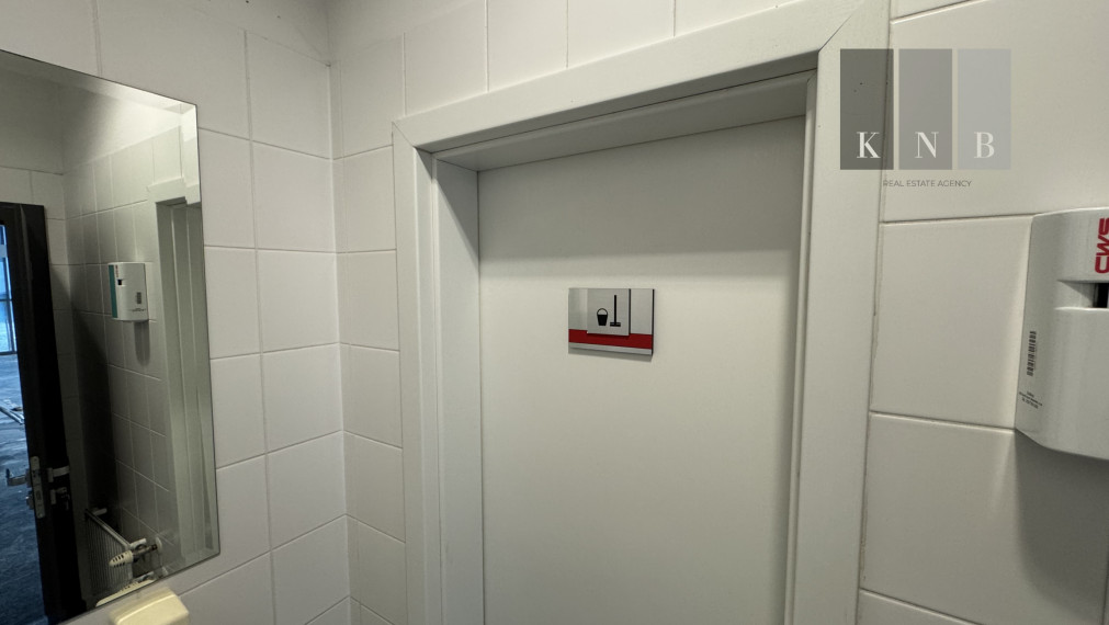 Prenájom rožného prízemného obchodného priestoru 241 m² na prémiovej adrese v meste Bratislava