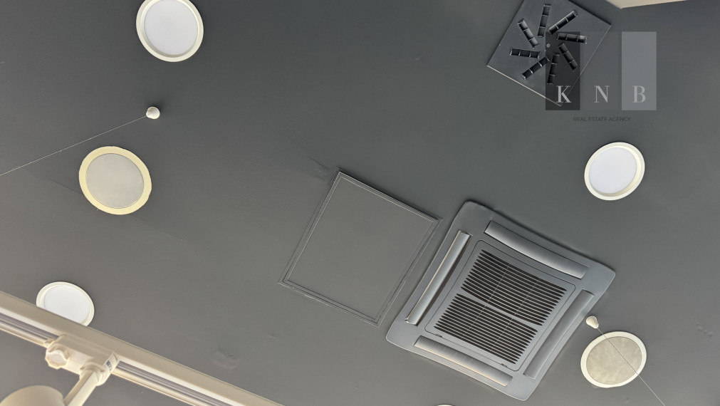 Prenájom rožného prízemného obchodného priestoru 241 m² na prémiovej adrese v meste Bratislava