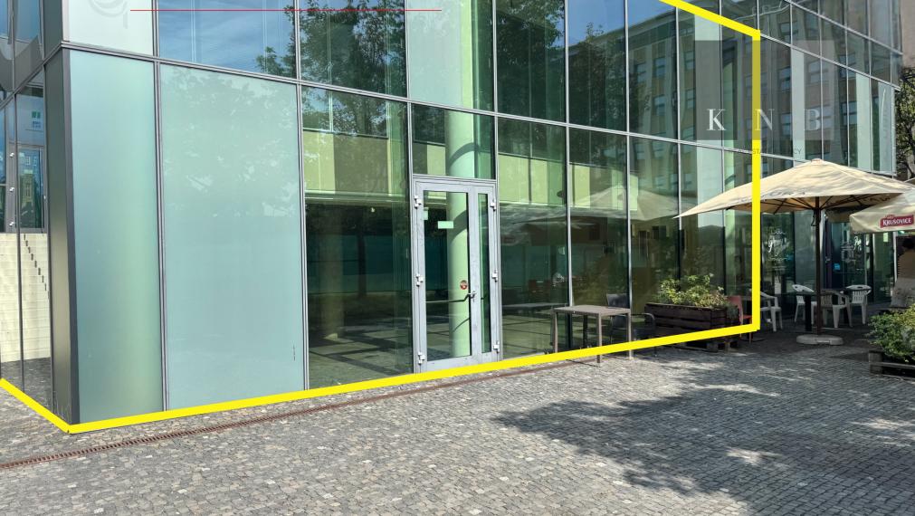 Prenájom prízemného obchodného priestoru 185 m² na prémiovej adrese v meste Bratislava