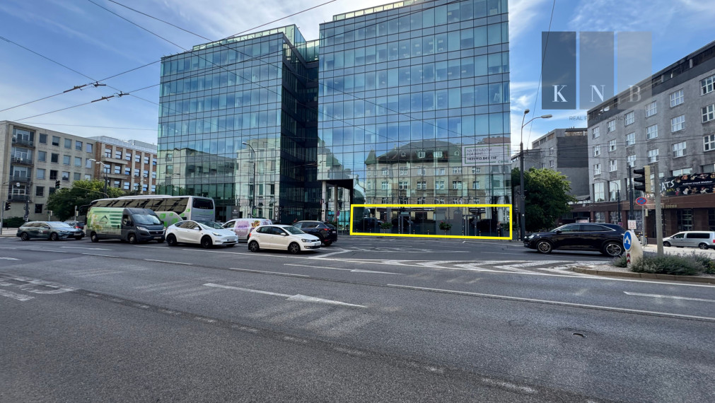 Prenájom rožného prízemného obchodného priestoru 241 m² na prémiovej adrese v meste Bratislava