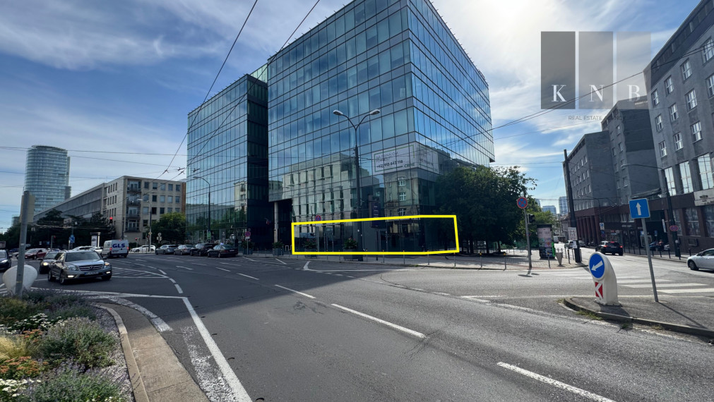 Prenájom rožného prízemného obchodného priestoru 241 m² na prémiovej adrese v meste Bratislava