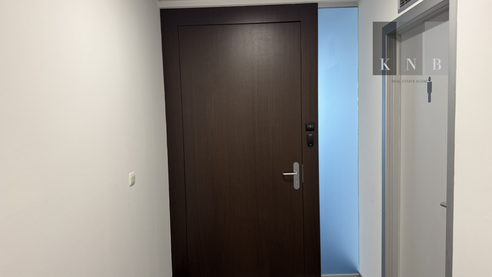 Prenájom samostatného kancelárskeho traktu 104 m² v skvelej lokalite v centre mesta Bratislava