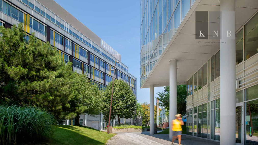 Prenájom samostatného kancelárskeho traktu 104 m² v skvelej lokalite v centre mesta Bratislava