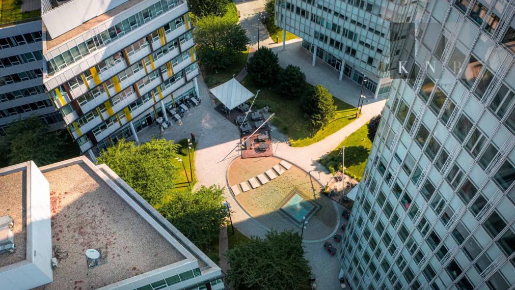 Prenájom samostatného kancelárskeho traktu 104 m² v skvelej lokalite v centre mesta Bratislava