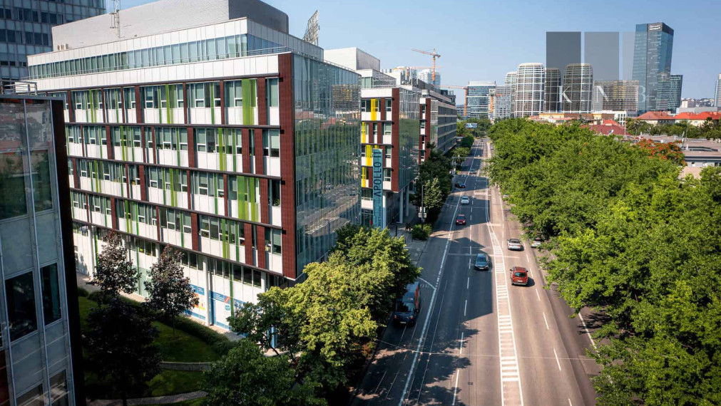 Prenájom samostatného kancelárskeho traktu 104 m² v skvelej lokalite v centre mesta Bratislava