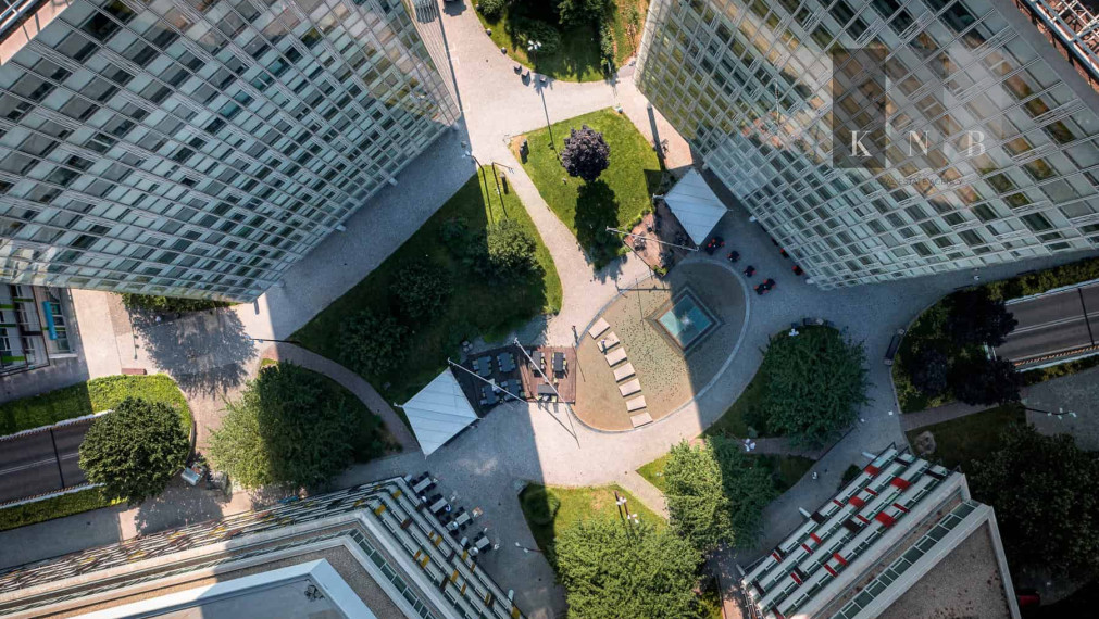 Prenájom samostatného kancelárskeho traktu 104 m² v skvelej lokalite v centre mesta Bratislava