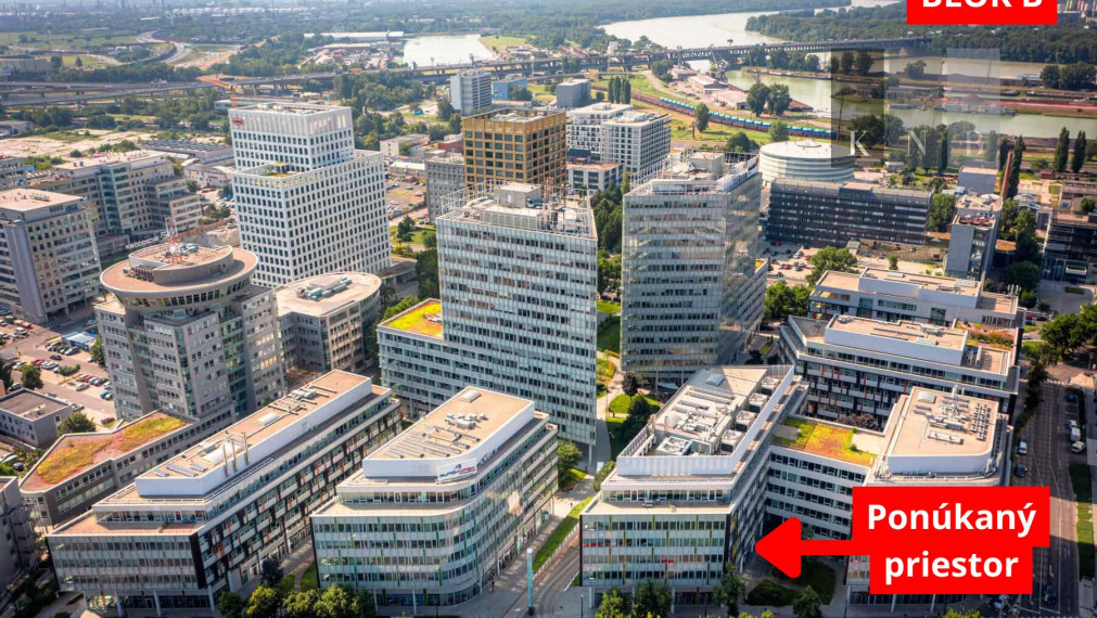 Prenájom samostatného kancelárskeho traktu 104 m² v skvelej lokalite v centre mesta Bratislava