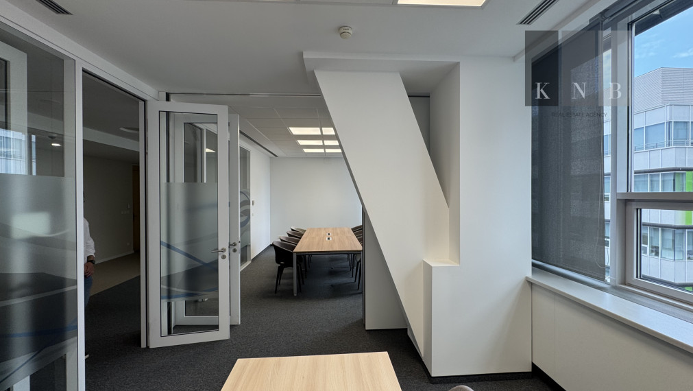 Prenájom novovybudovaného samostatného kancelárskeho traktu 360 m² v skvelej lokalite v centre mesta Bratislava