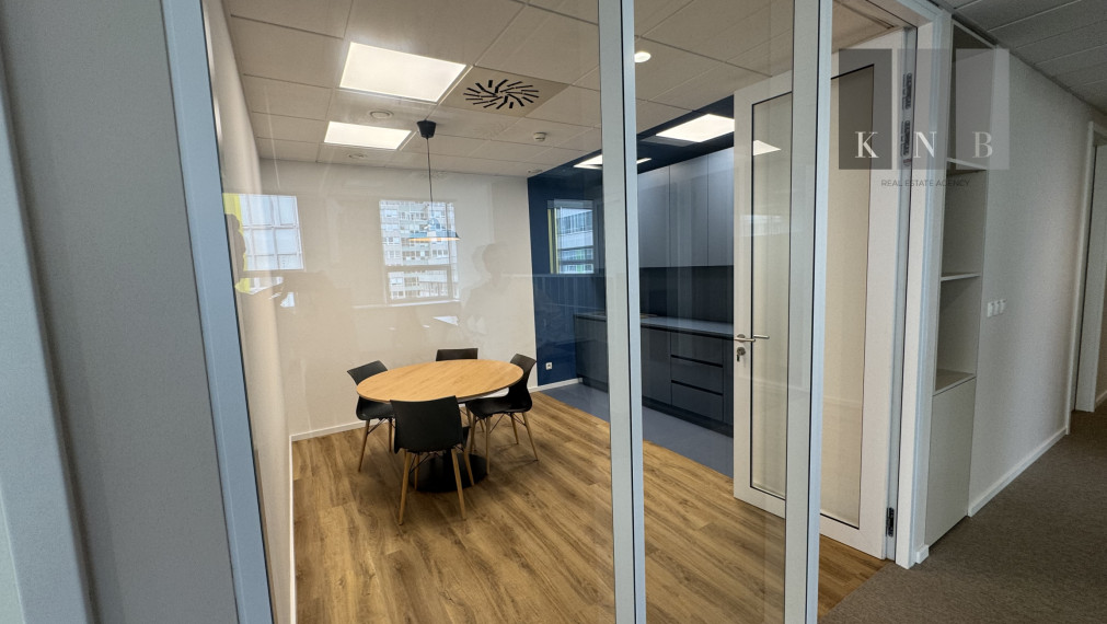 Prenájom novovybudovaného samostatného kancelárskeho traktu 360 m² v skvelej lokalite v centre mesta Bratislava