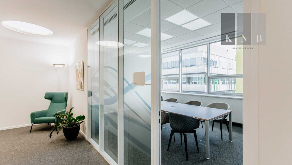 Prenájom novovybudovaného samostatného kancelárskeho traktu 360 m² v skvelej lokalite v centre mesta Bratislava