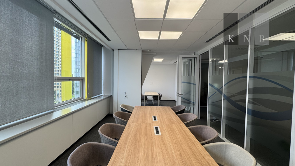 Prenájom novovybudovaného samostatného kancelárskeho traktu 360 m² v skvelej lokalite v centre mesta Bratislava