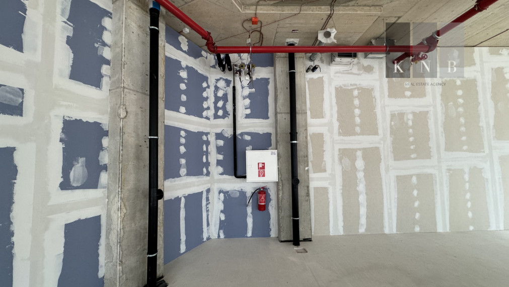 Prenájom rožného obchodného priestoru 147 m² v skvelej lokalite v centre mesta Bratislava