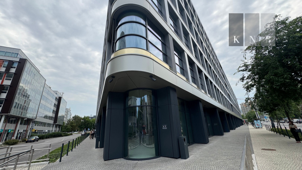 Prenájom rožného obchodného priestoru 147 m² v skvelej lokalite v centre mesta Bratislava