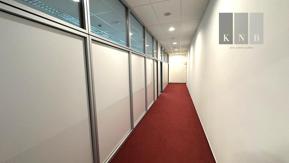 Prenájom 2 samostatných kancelárií 44,20 m² v Galvaniho biznis centre v meste Bratislava