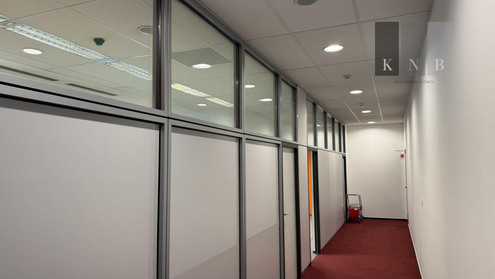 Prenájom 2 samostatných kancelárií 44,20 m² v Galvaniho biznis centre v meste Bratislava