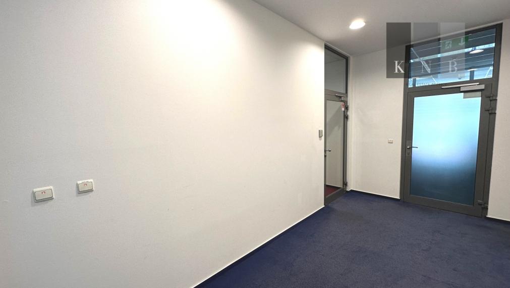 Prenájom 2 samostatných kancelárií 44,20 m² v Galvaniho biznis centre v meste Bratislava