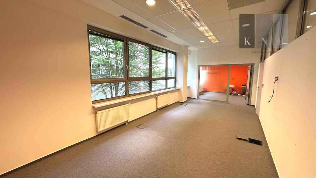 Prenájom 2 samostatných kancelárií 44,20 m² v Galvaniho biznis centre v meste Bratislava