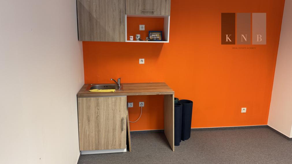 Prenájom 2 samostatných kancelárií 44,20 m² v Galvaniho biznis centre v meste Bratislava