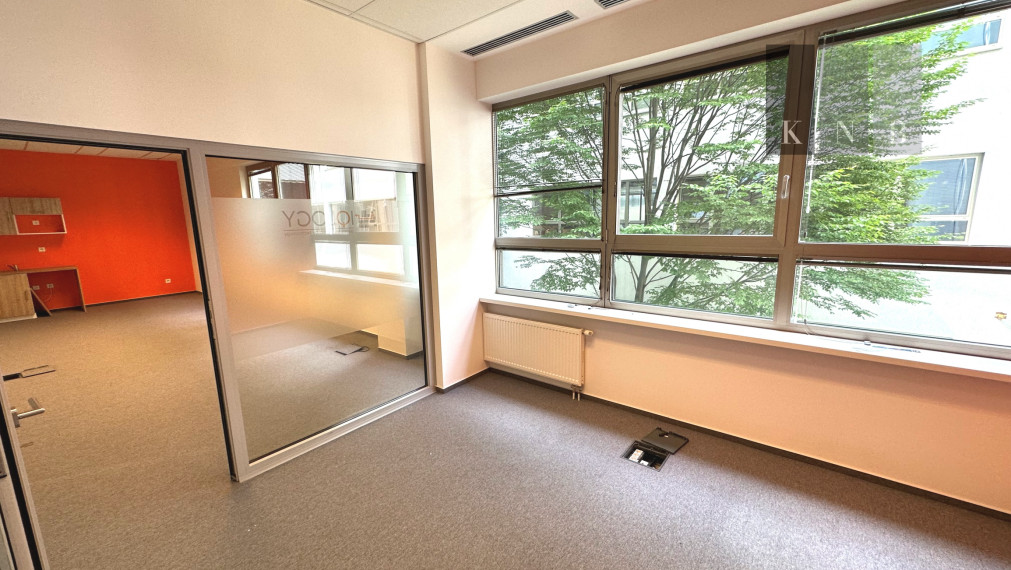 Prenájom 2 samostatných kancelárií 44,20 m² v Galvaniho biznis centre v meste Bratislava