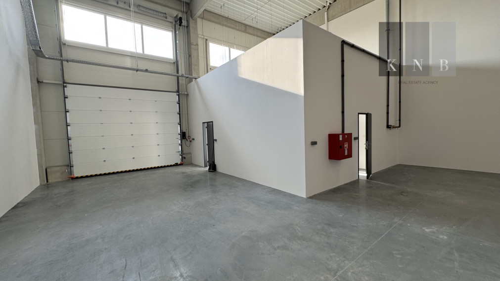 Predaj novopostaveného obchodného skladu 300 m² pri diaľnici D1 SENEC