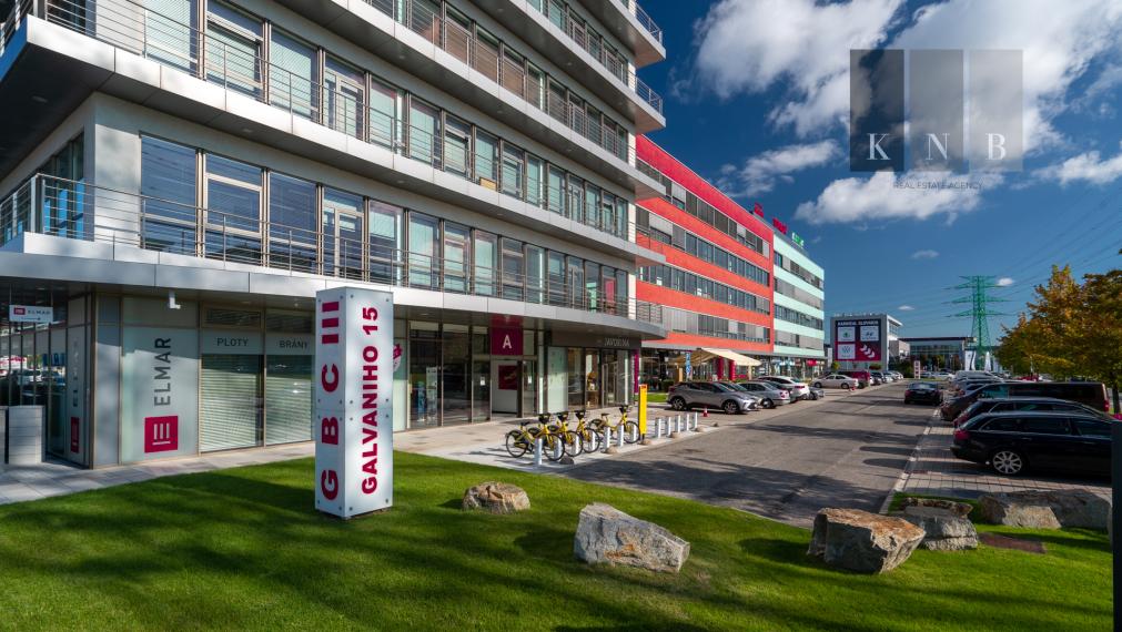 Prenájom prízemného obchodného priestoru 170 m² vo frekventovanej lokalite mesta Bratislava