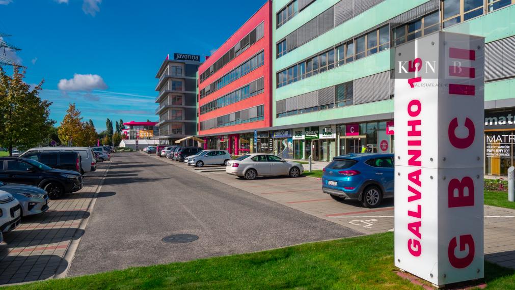 Prenájom prízemného obchodného priestoru 170 m² vo frekventovanej lokalite mesta Bratislava