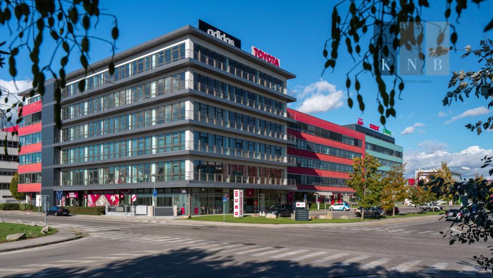 Prenájom prízemného obchodného priestoru 170 m² vo frekventovanej lokalite mesta Bratislava