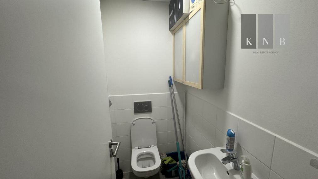 Prenájom prízemného obchodného priestoru 170 m² vo frekventovanej lokalite mesta Bratislava