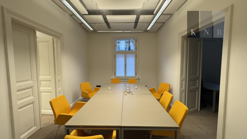 Prenájom samostatného kancelárskeho traktu 151,9 m² v zrekonštruovanej historickej budove na Štefánikovej ulici v meste Bratislava