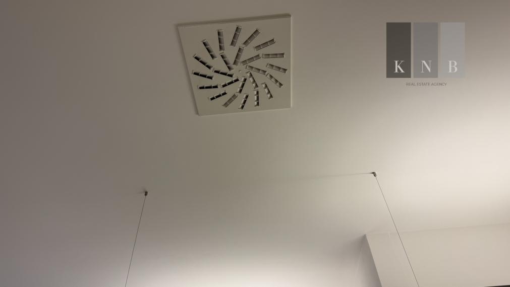 Prenájom samostatného kancelárskeho traktu 151,9 m² v zrekonštruovanej historickej budove na Štefánikovej ulici v meste Bratislava