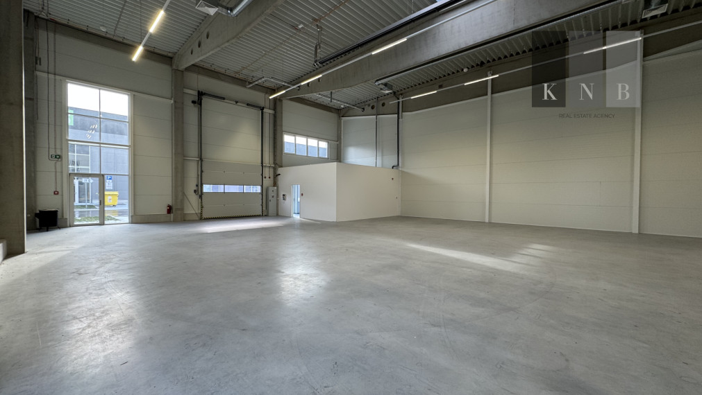 Prenájom rožného obchodného priestoru 450m² v časti Bratislava Bory