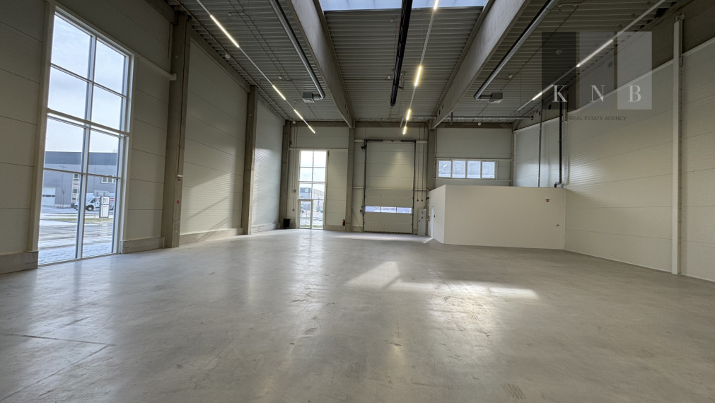 Prenájom rožného obchodného priestoru 450m² v časti Bratislava Bory