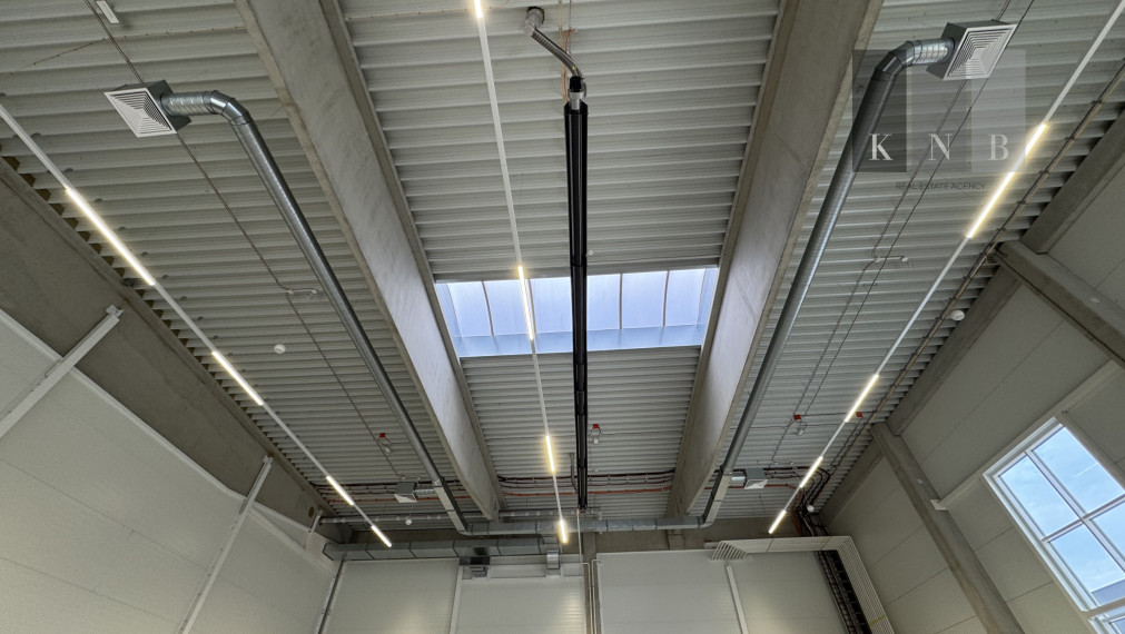 Prenájom rožného obchodného priestoru 450m² v časti Bratislava Bory