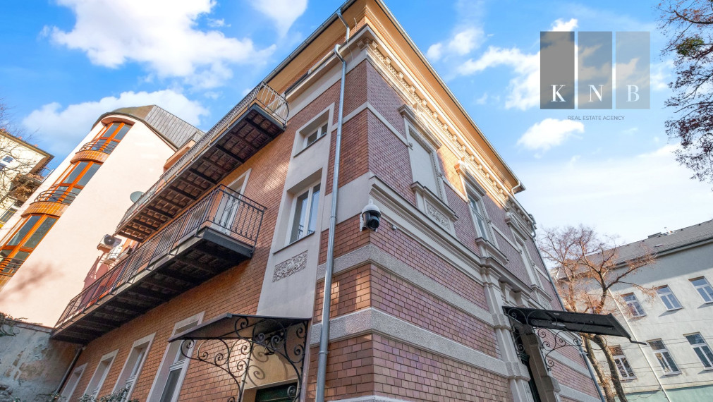 Sale of an exclusive and fully renovated historic building on Štefánikova Street in Bratislava