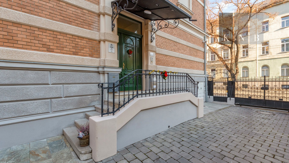 Sale of an exclusive and fully renovated historic building on Štefánikova Street in Bratislava