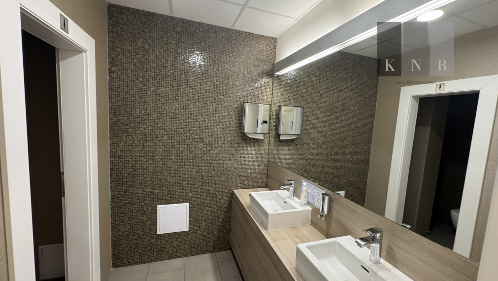 Sale of an exclusive and fully renovated historic building on Štefánikova Street in Bratislava