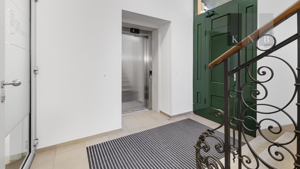 Sale of an exclusive and fully renovated historic building on Štefánikova Street in Bratislava